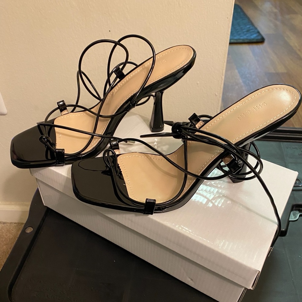 New lace up black heels